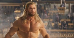 Chris Hemsworth é um dos atores que trabalham duro para manter a forma