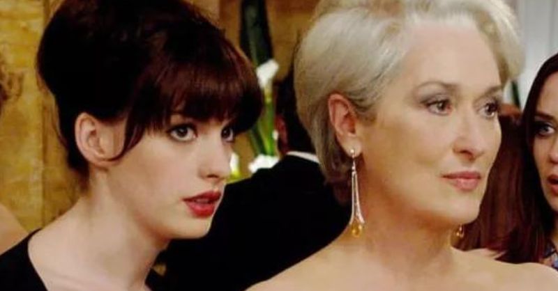 Anne Hathaway e Meryl Streep em "O Diabo Veste Prada". Foto: Reprodução/Internet.