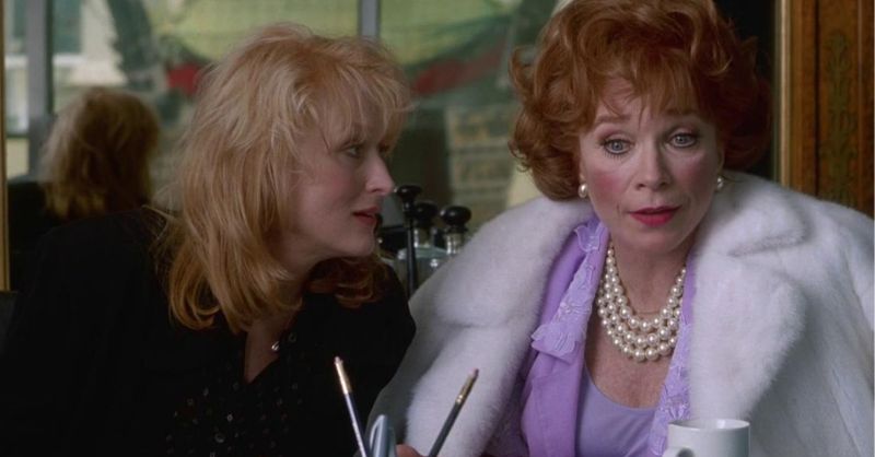 Meryl Streep e Shirley MacLaine no filme "Lembranças de Hollywood" (1991). Foto: Reprodução/Internet.