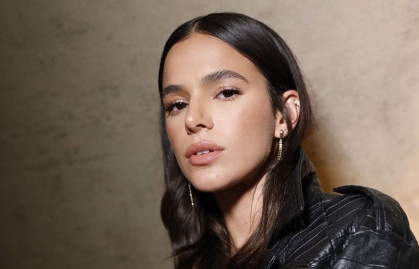 BESOURO AZUL: filme da DC com Bruna Marquezine ESTÁ CHEGANDO e você PRECISA  CONHECER!