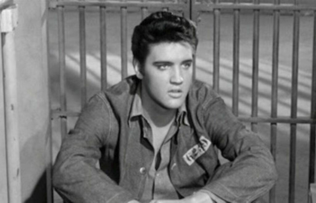 Elvis Presley em "Prisioneiro do Rock' n' Roll". Foto: Reprodução/Internet.