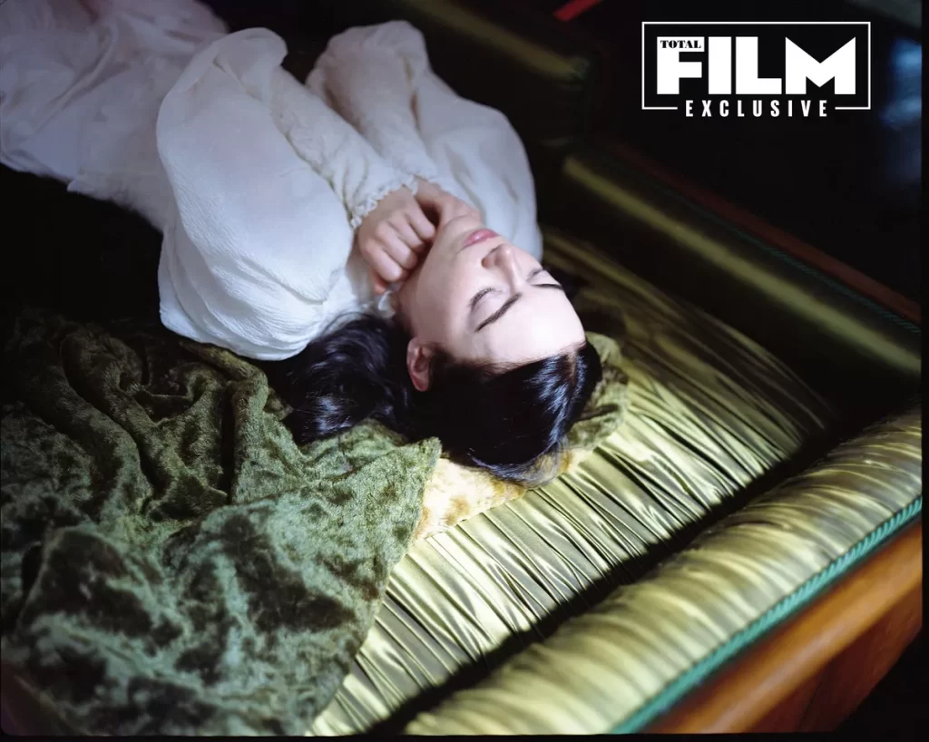 Emma Stone em Poor Things. Foto: Reprodução/Total Film.