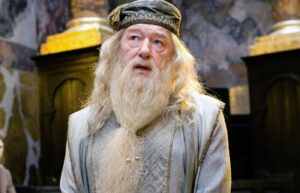 Conheça alguns trabalhos de Michael Gambon. O ator faleceu nesta quinta (28) aos 82 anos. Foto: Reprodução/Warner.