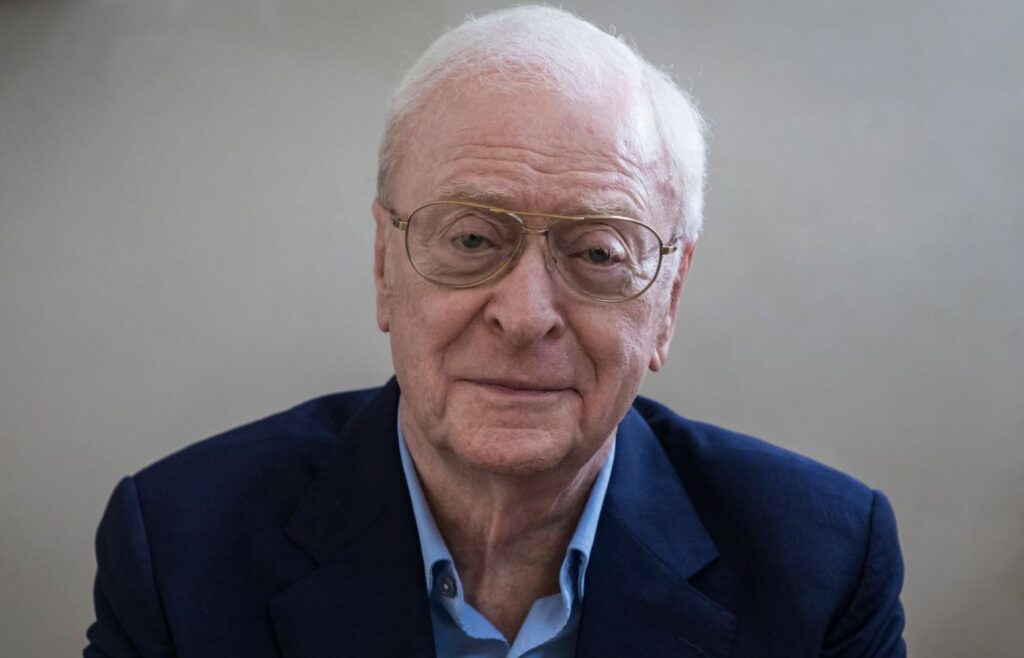 Michael Caine se aposenta da atuação aos 90 anos. Foto: Sky News.