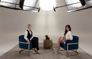 Anne Hathaway e Emily Blunt relembram momentos de "O Diabo Veste Prada". Foto: Divulgação/Variety.