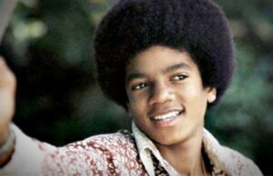 Ator é escalado para interpretar Michael Jackson mais jovem em cinebiografia do artista. Foto: Divulgação.