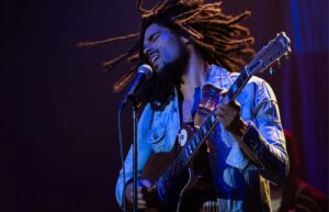 Kingsley Ben-Adir fala sobre interpretar Bob Marley em cinebiografia do artista. Foto: Divulgação.