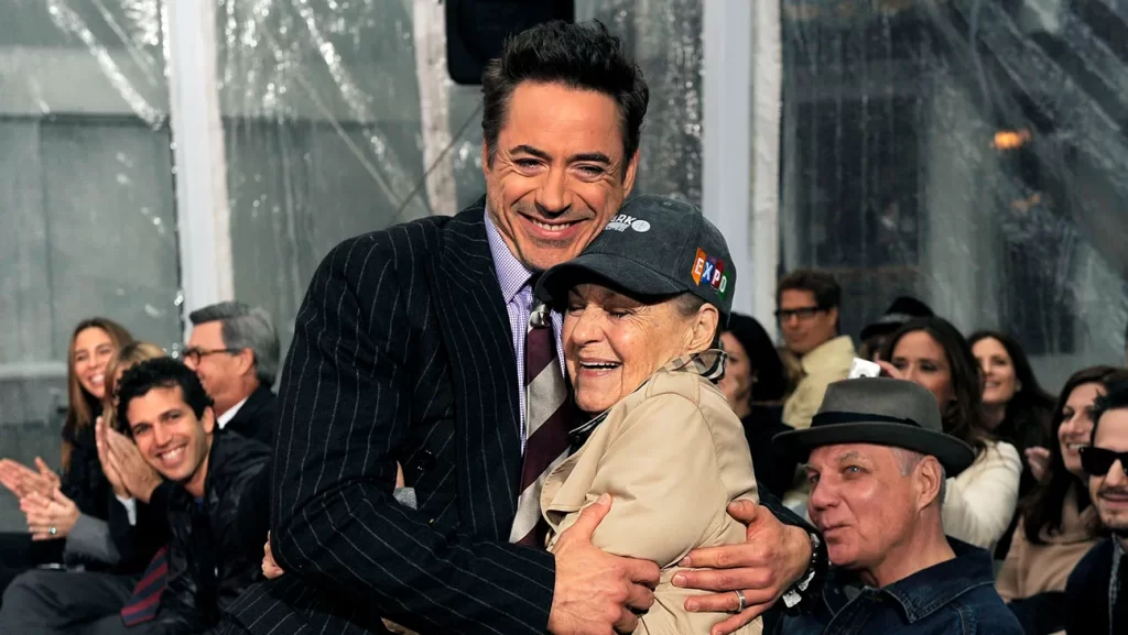 Robert Downey Jr. e sua mãe, Elsie Ford. Foto: Reprodução/THR.