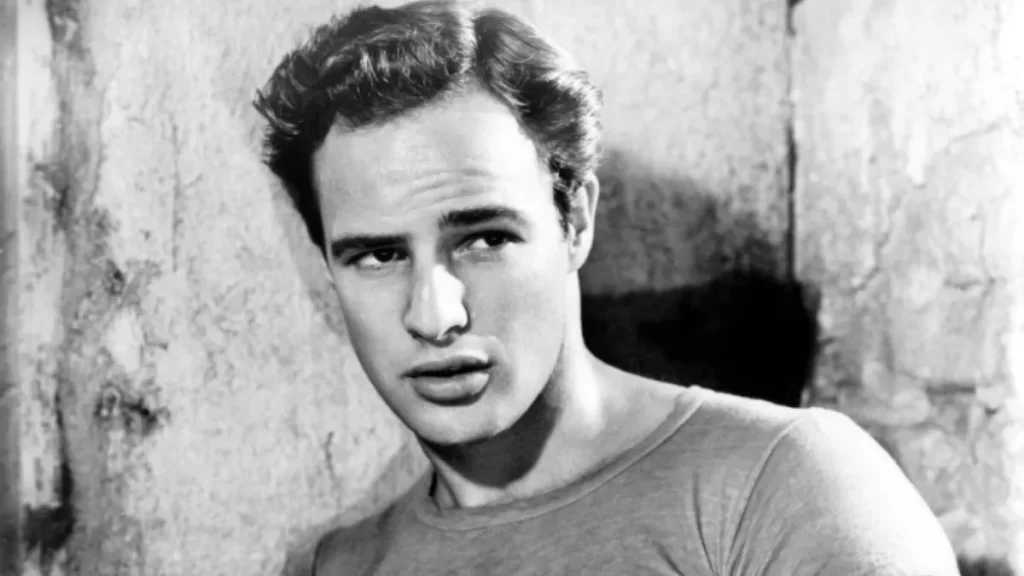 Marlon Brando em "Um Bonde Chamado Desejo". Foto: Reprodução/Warner Bros.