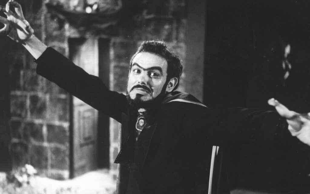 Zé do Caixão em "À Meia Noite Levarei Sua Alma" (1967). Foto: Reprodução.