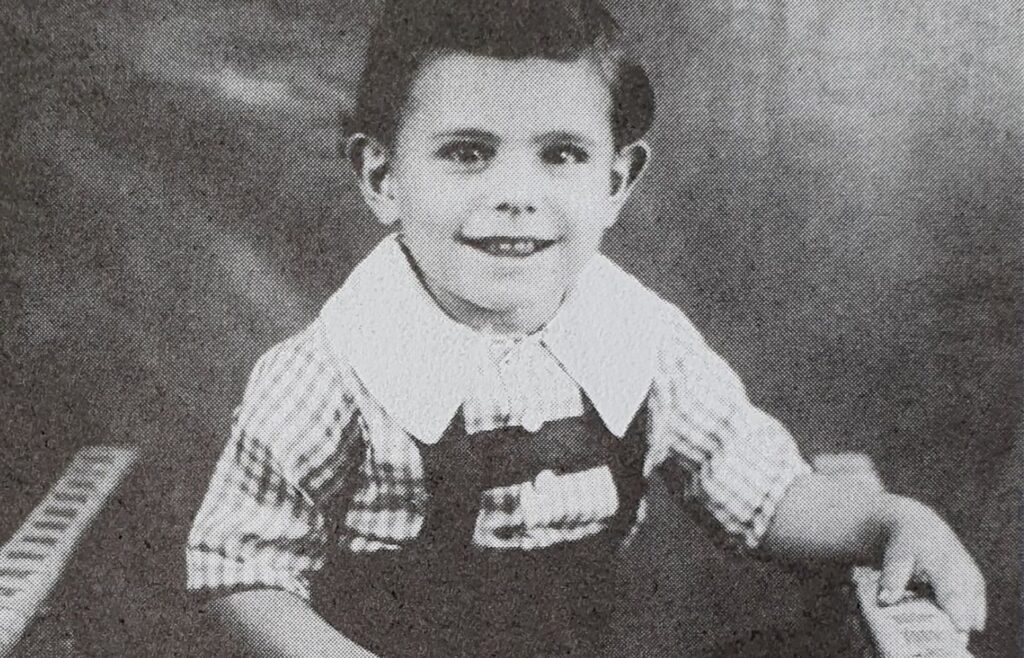 José Mojica Marins, o Zé do Caixão, quando criança. Foto: André Barcinski/Twitter.