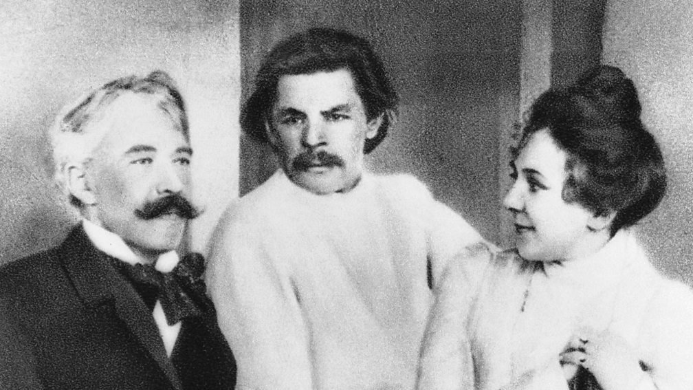 Stanislavski, Maxim Gorky e Lilina Stanislavski. Foto: BBC UK.