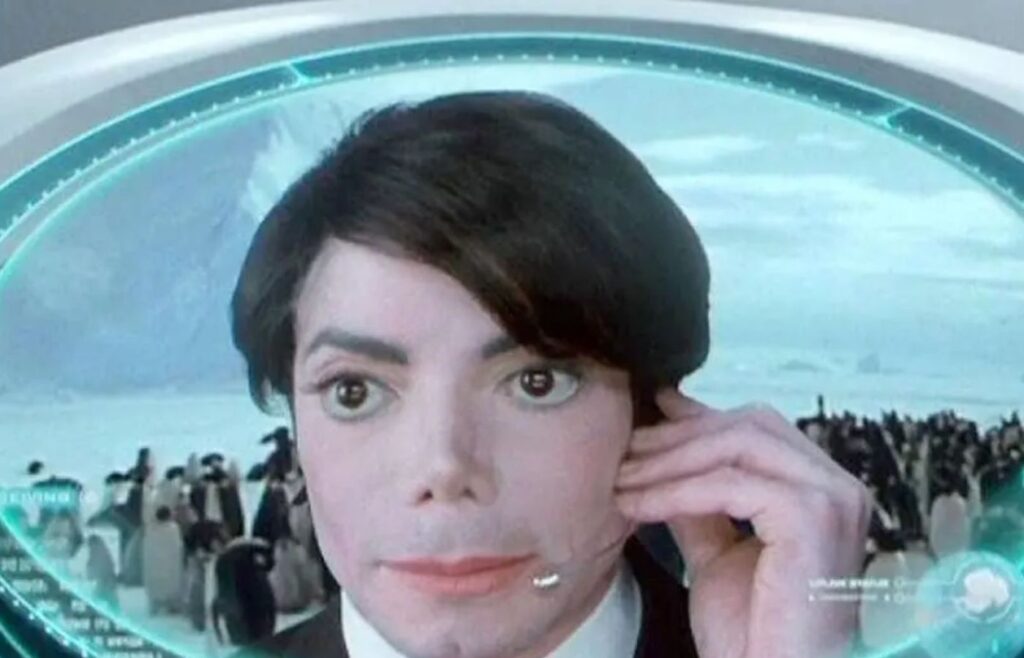 Michael Jackson em "MiB - Homens de Preto 2" (2002). Foto: Reprodução.