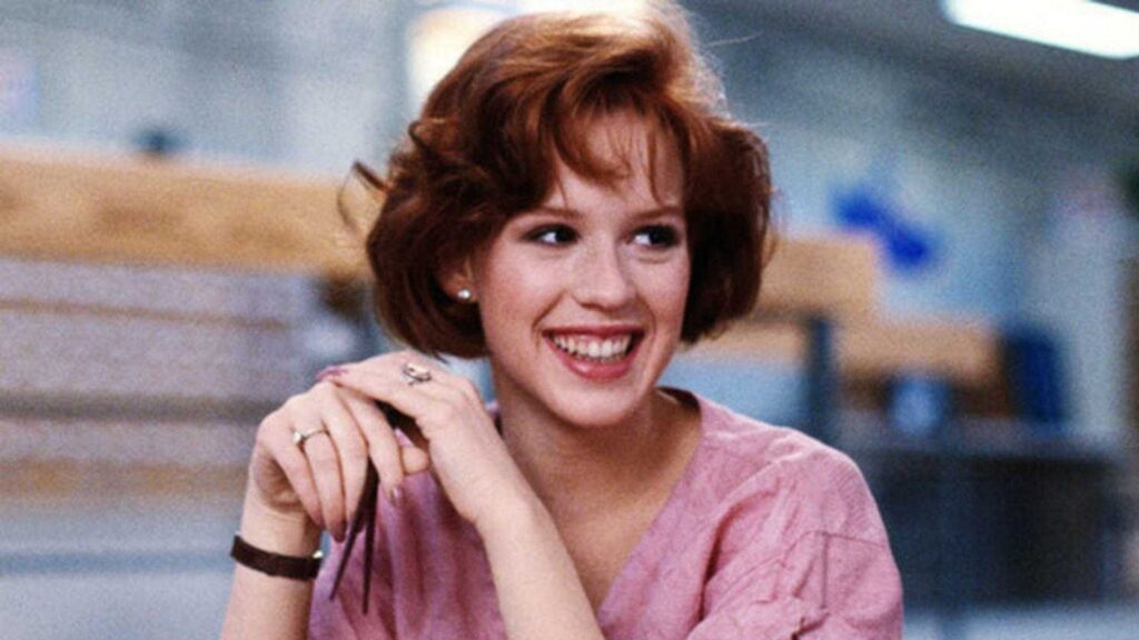 Molly Ringwald em "Clube dos Cinco". Foto: Reprodução/Twitter.