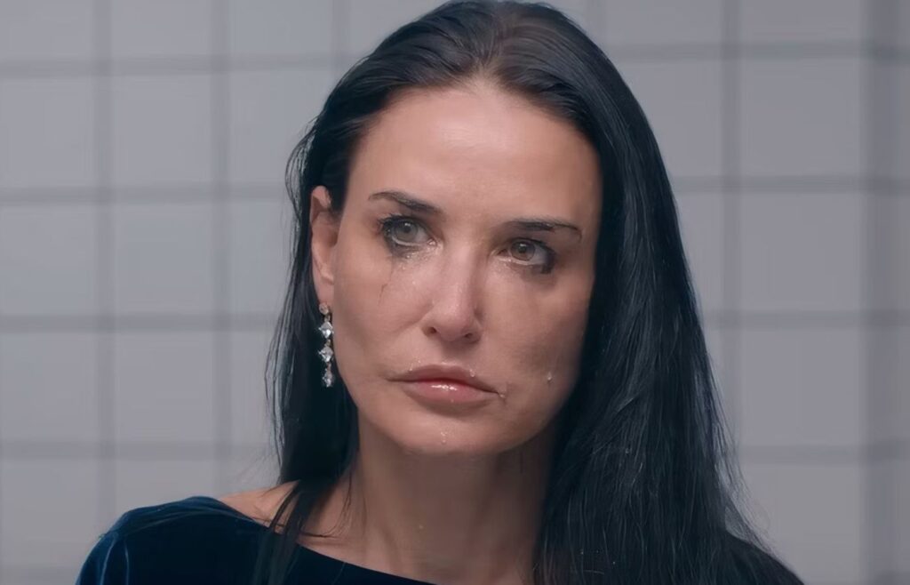 A cena mais dolorosa de A Substância, para Demi Moore. Foto: Reprodução/MUBI.