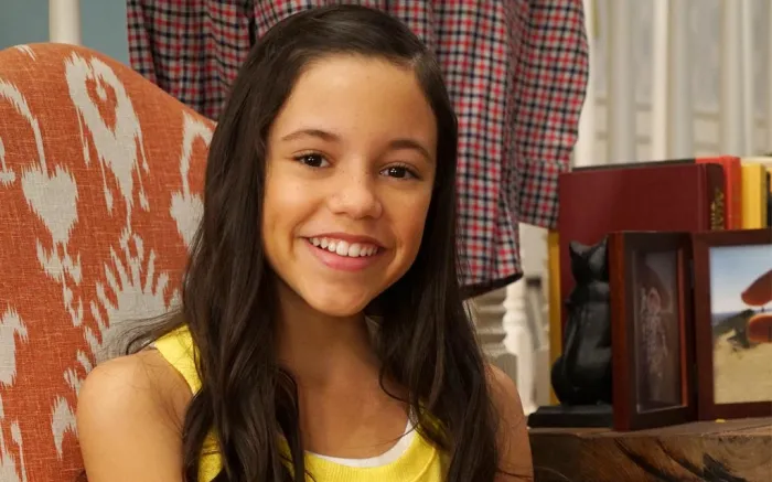 Dia das Crianças. Jenna Ortega em "Stuck in the Middle". Foto: Reprodução/Disney. 