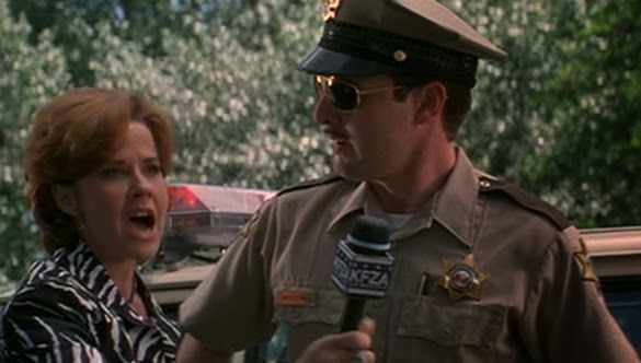 Linda Blair easter egg Pânico. Foto: Reprodução/Dimension Films.