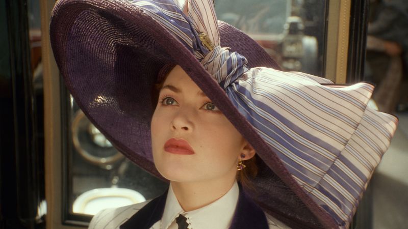 Kate Winslet como Rose em Titanic (1994) — exemplo de atores que se arrependeram de papéis marcantes.
Foto: Reprodução/Paramount Pictures.