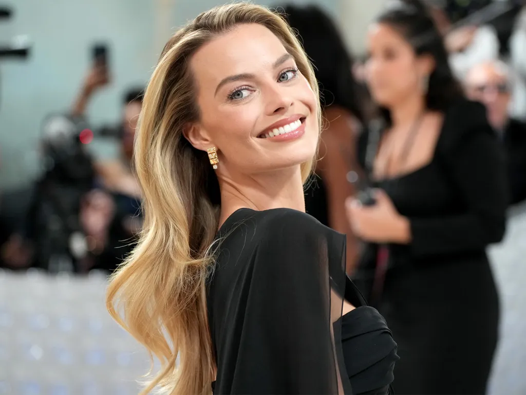 Margot Robbie antes da fama trabalhou como funcionária da Subway. Foto: Reprodução.