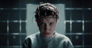 Millie Bobby Brown e o desafio de se tornar Eleven. Foto: Reprodução/Netflix.