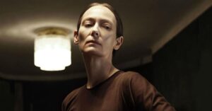 Tilda Swinton em Suspiria. Foto: Divulgação.