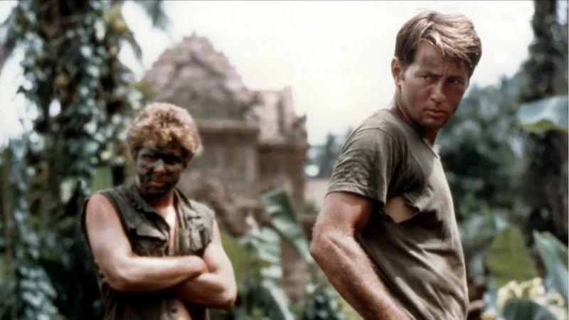 Martin Sheen (à esquerda) em Apocalypse Now. Foto: Reprodução.
