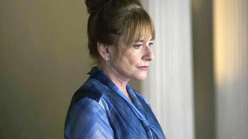 Pattti LuPone está entre os atores que sofreram com a síndrome do impostor. Foto: Reprodução/FX.