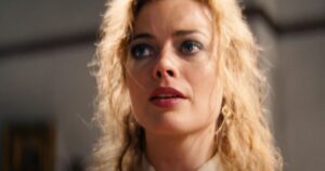 Margot Robbie ousou ao improvisar cena com Brad Pitt em Babilônia. Foto: Reprodução.