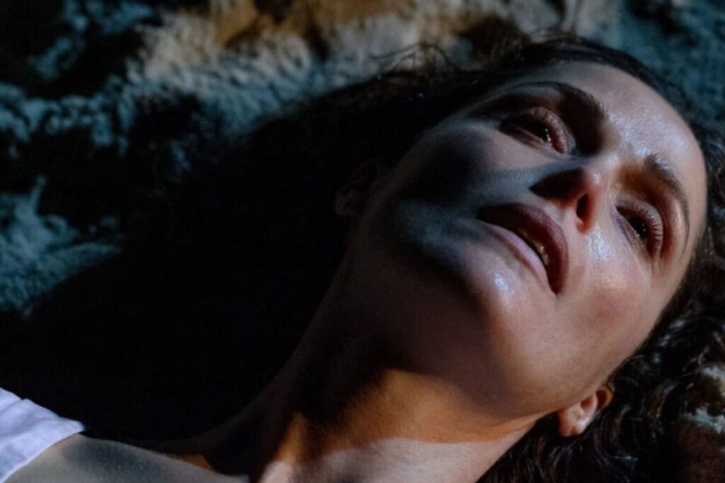 Rose Byrne em "If I Had Legs I'd Kick You". Foto: Reprodução/A24.