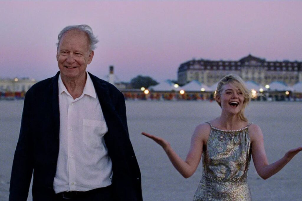 Stellan Skarsgard e Elle Fanning em "Valor Sentimental". Foto: Reprodução/NEON.