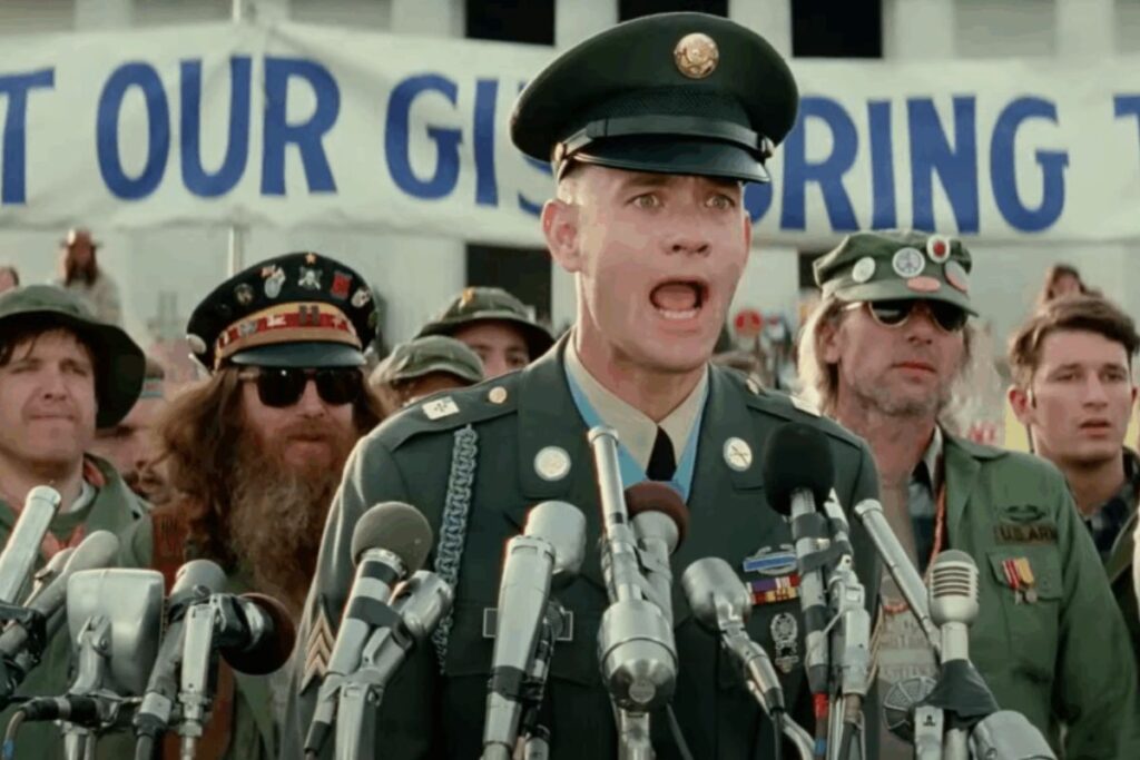 Tom Hanks em "Forrest Gump" (1994). Foto: Reprodução/Paramount Pictures. 